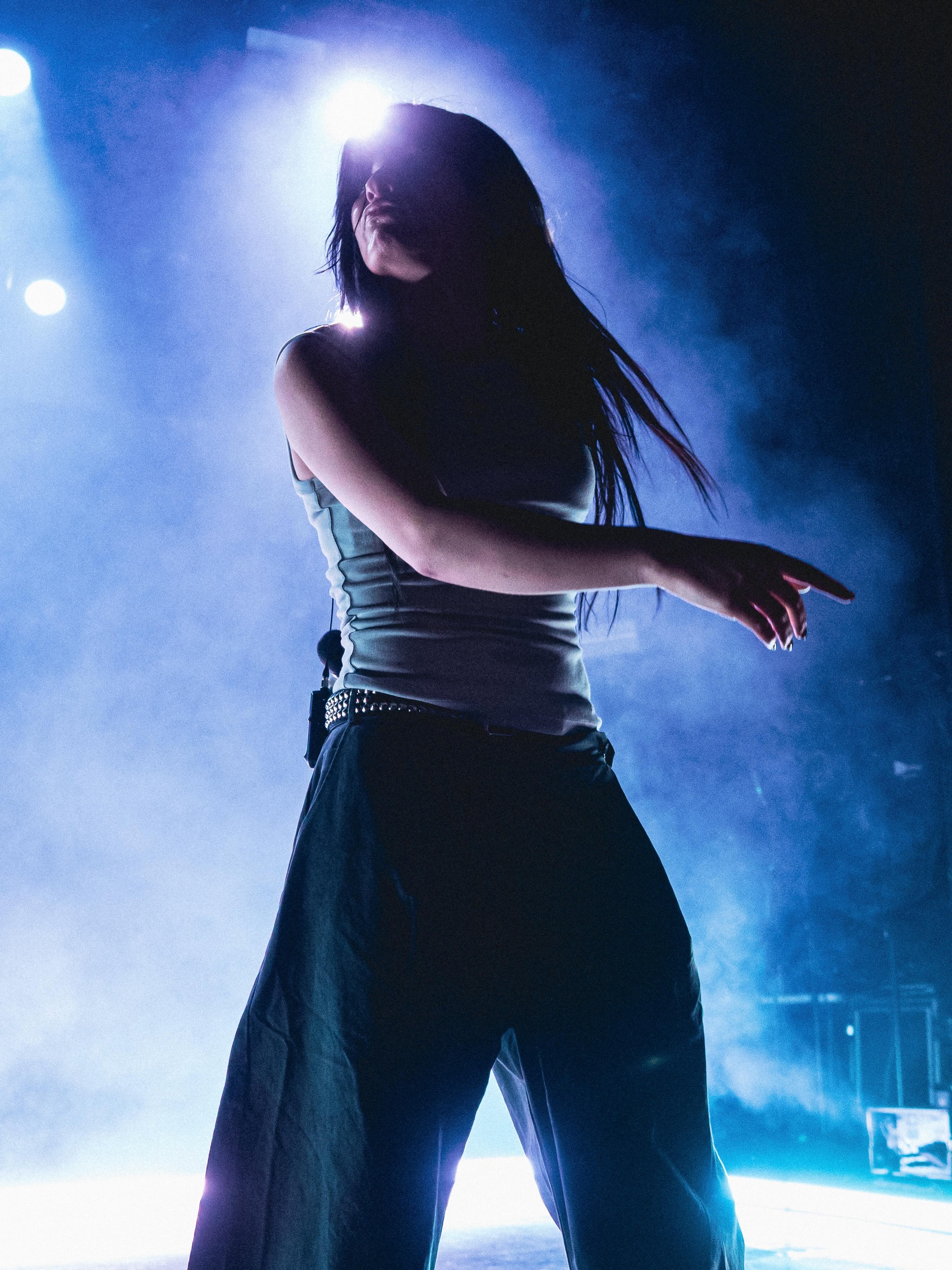 underscores,  a hyerpop musician, performing in los angeles with cut and color by jefferson T 